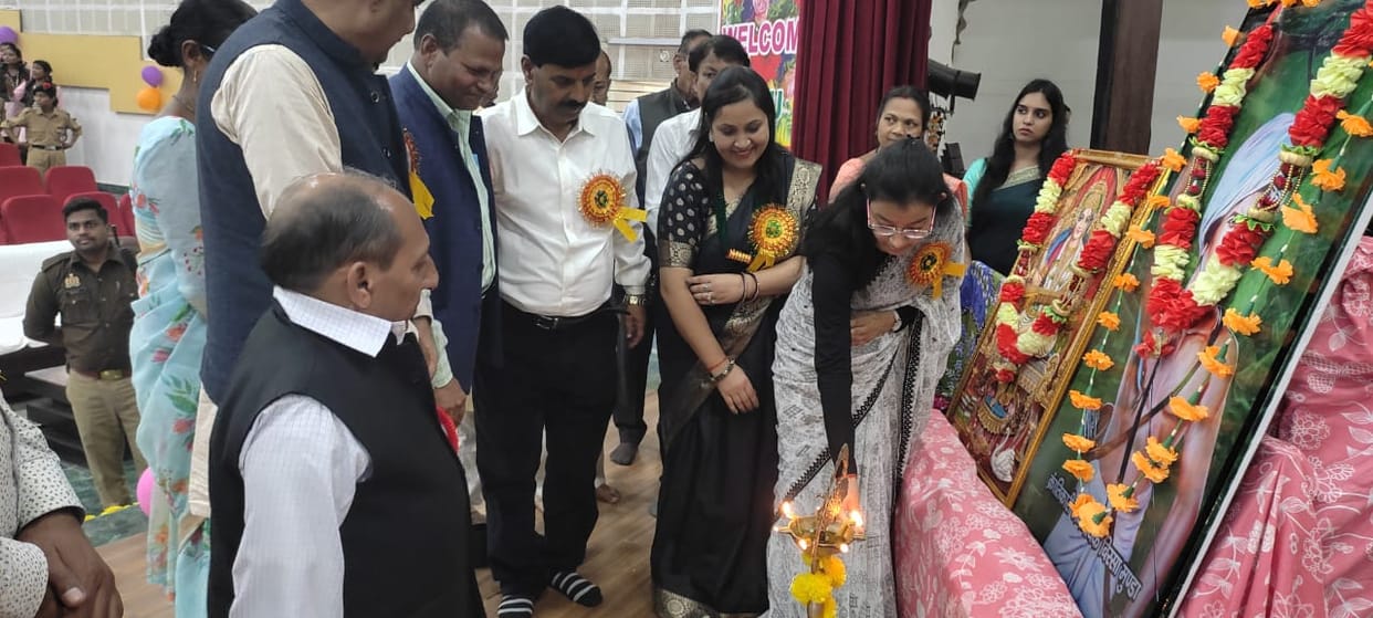 Children presented cultural programs on the birth anniversary of Birsa Munda