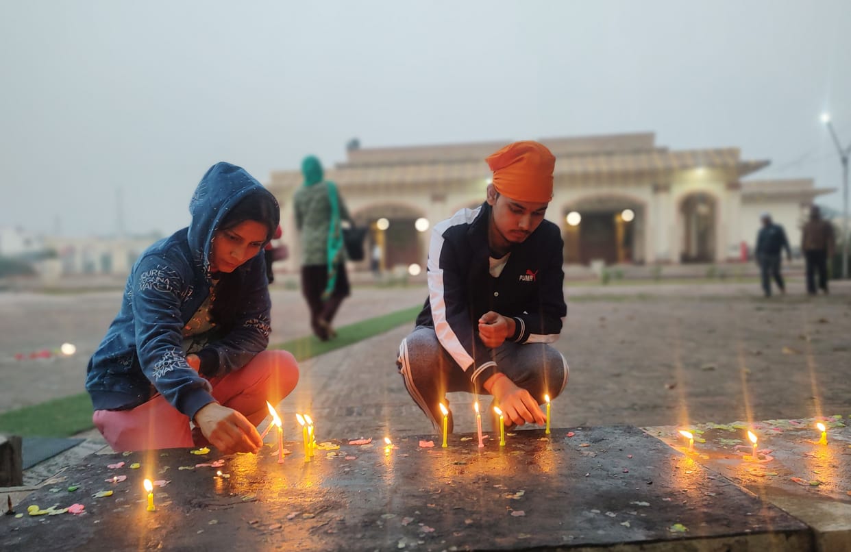 The message given by chanting name, doing kirat and shaking the wand