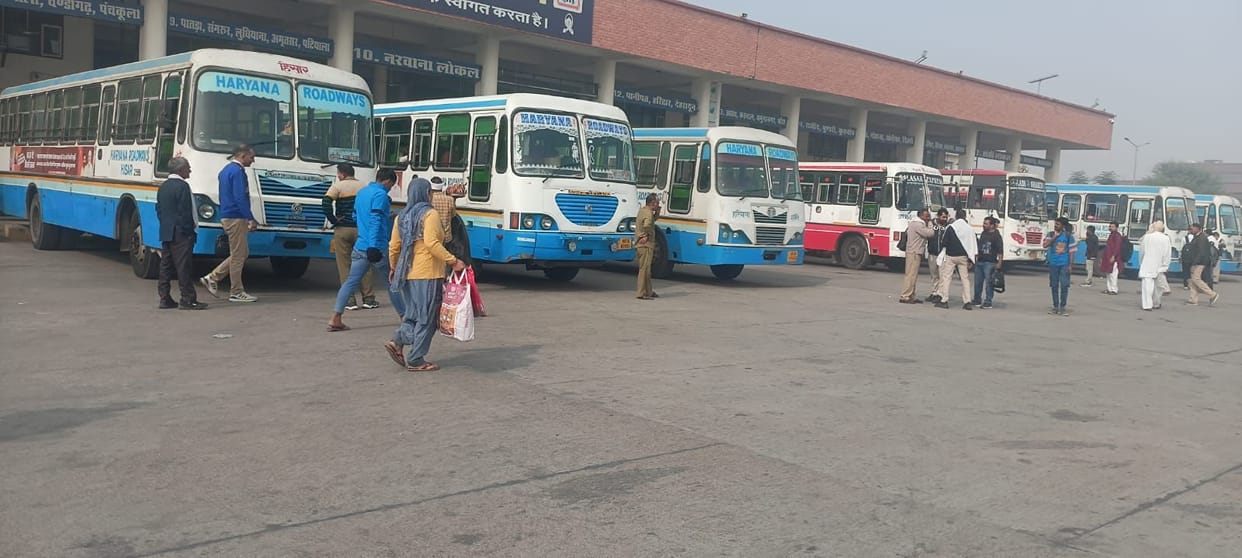 Buses and trains reaching their destination late due to fog