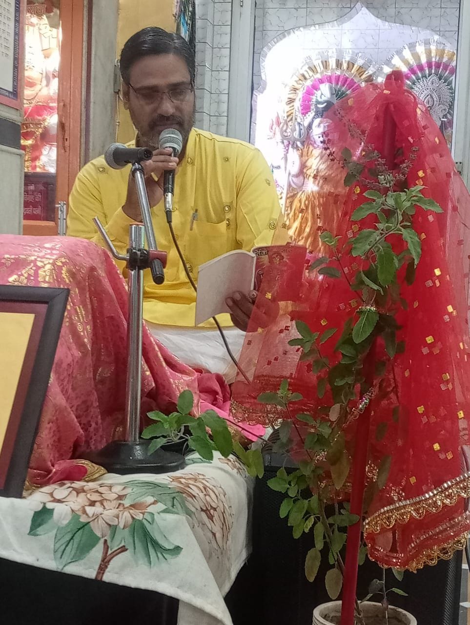Devotees danced to Shyam Bhajans, the story ended
