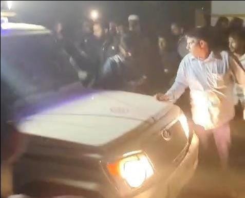 Stone pelting on mining officer's vehicle