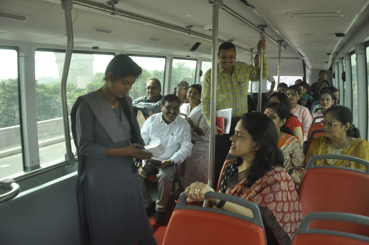 26 women visited Lucknow in double decker city bus