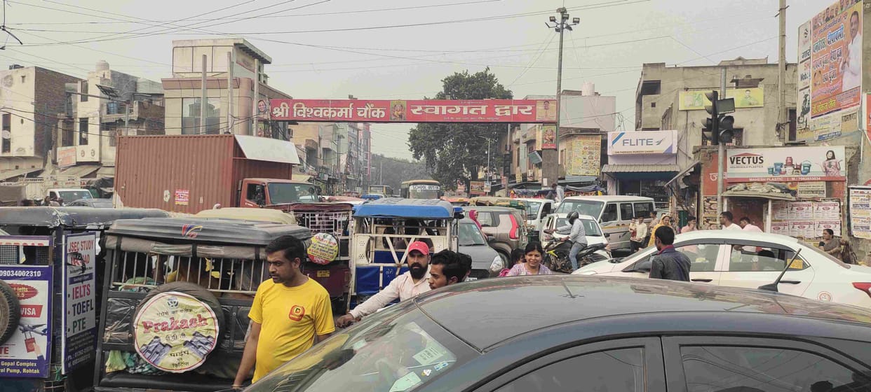 Vishwakarma Chowk is becoming an accident prone area, demand for making speed breaker