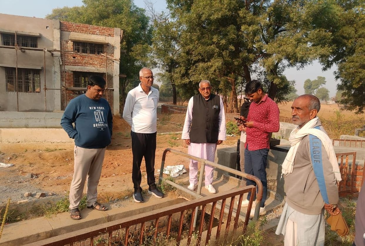 MLA Kanwar inspected the johads of the village