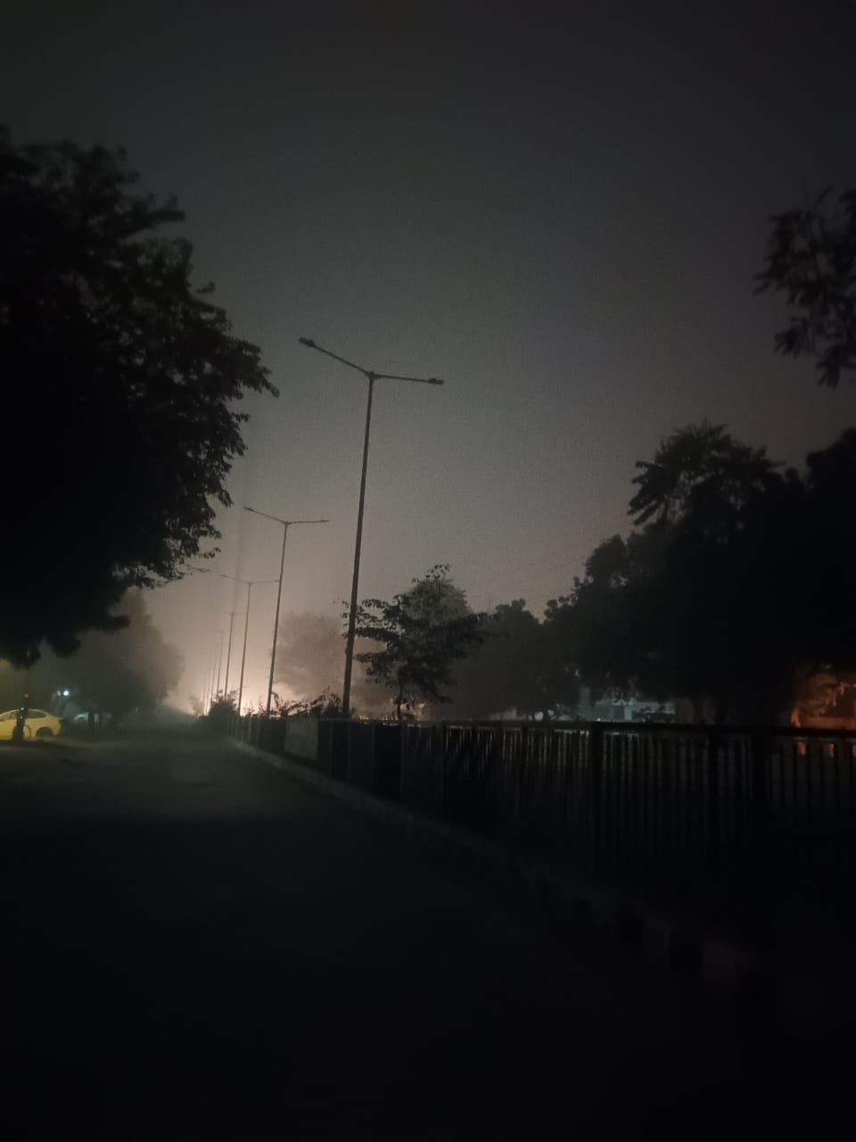 Contractor not paid, danger of accidents due to street lights switched off due to fog