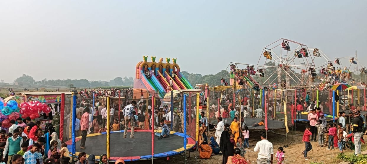 The lake and the swing remained the center of attraction at the Sitadwar fair on the second day as well