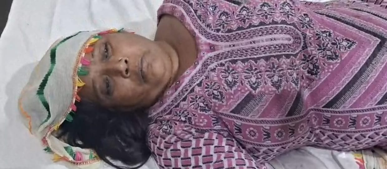 Dispute over cutting of tree, two burnt after pouring petrol