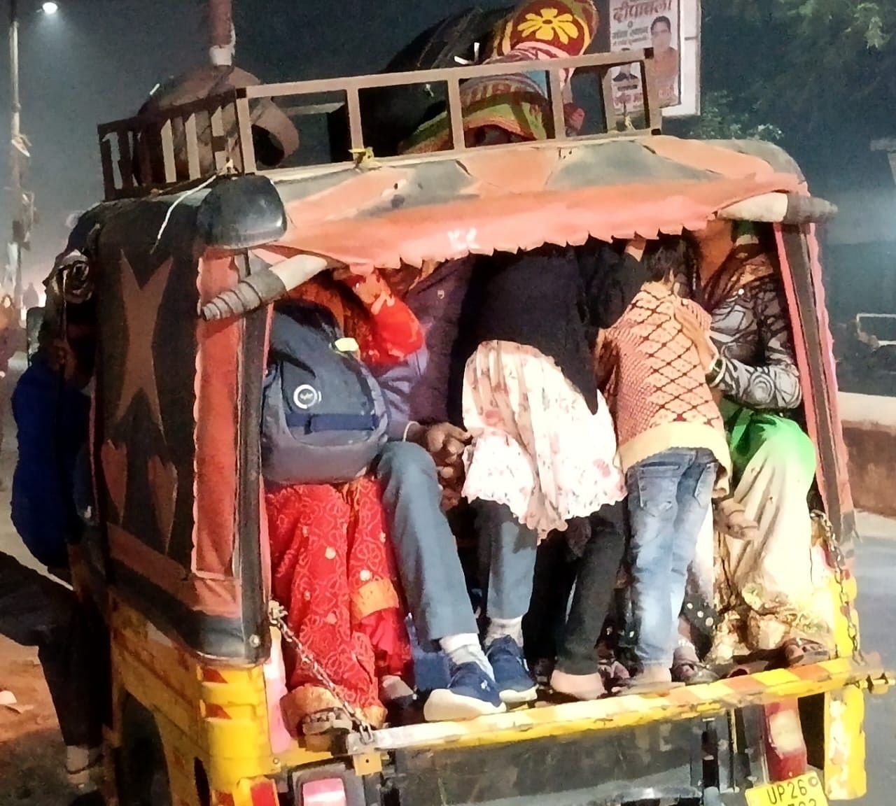 Could not find a bus... Tempo driver speeds on the highway with 20 passengers