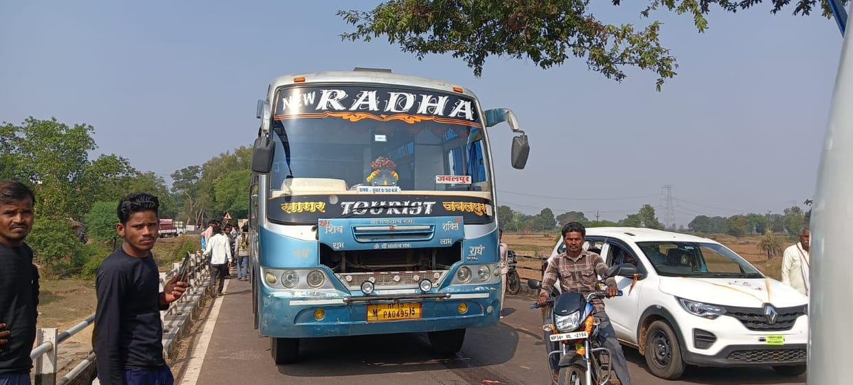 Damoh Doctor riding a scooter was crushed by a passenger bus he died on the spot driver ran away
