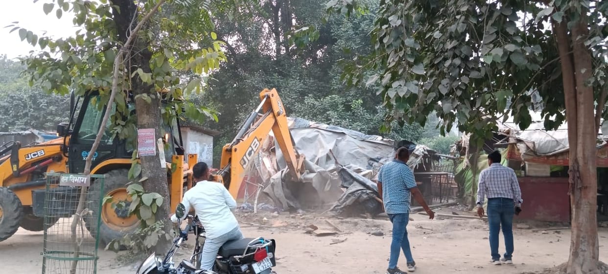 Municipality removed encroachment from Shastri Chowk