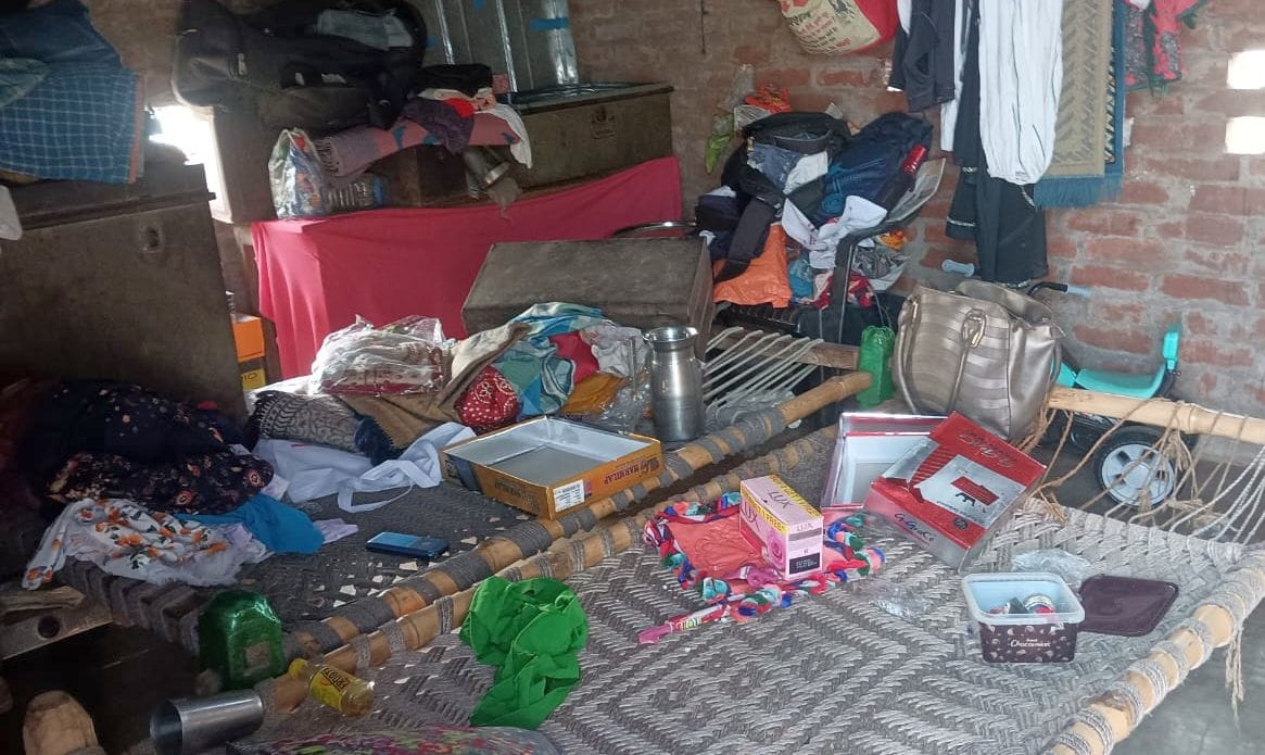 Theft worth lakhs from two houses near the police station