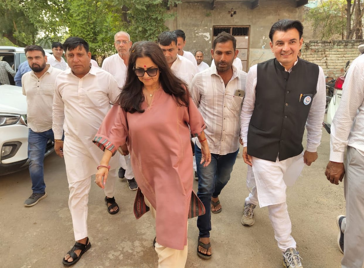 kiran chaudhry met workers