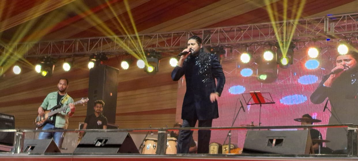 Bollywood Night: Audience kept dancing to Asit's songs till late night