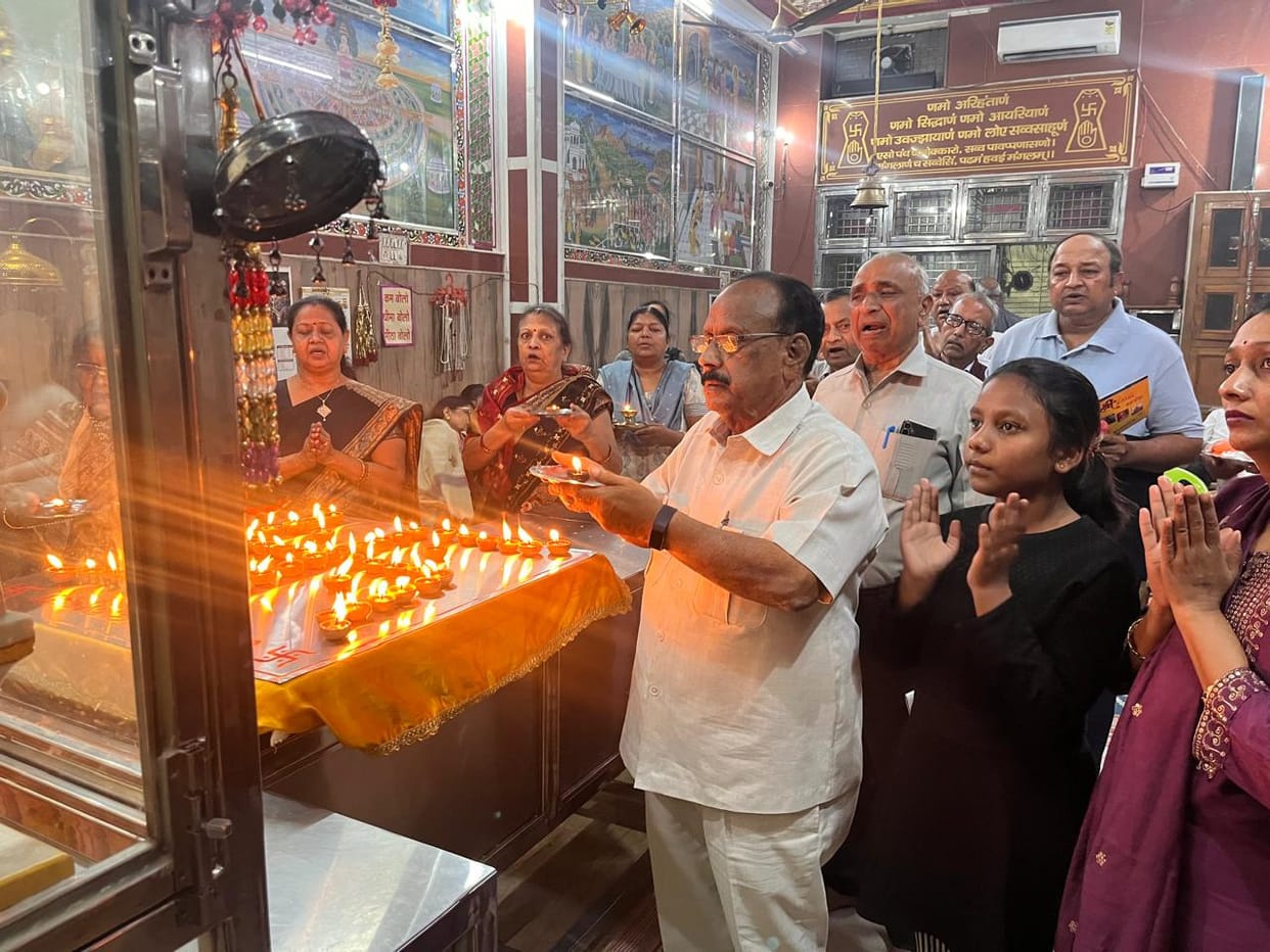 Bhaktamar Vidhan was performed with 48 lamps.