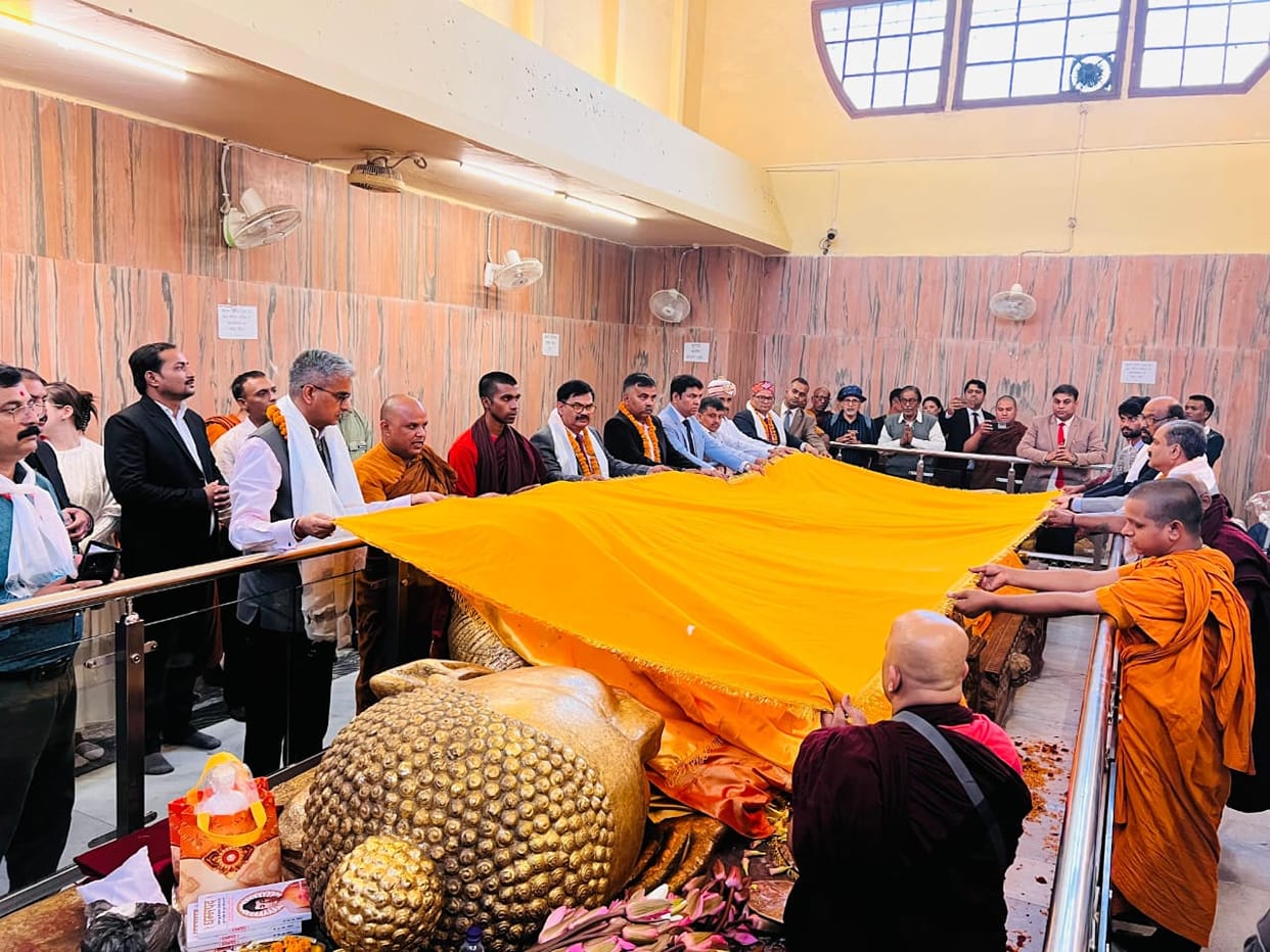 High Court Justice visited Buddha statue