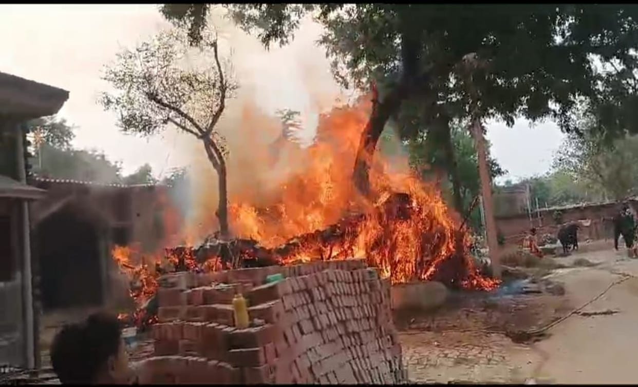 Fire started due to short circuit, chaff and grains burnt