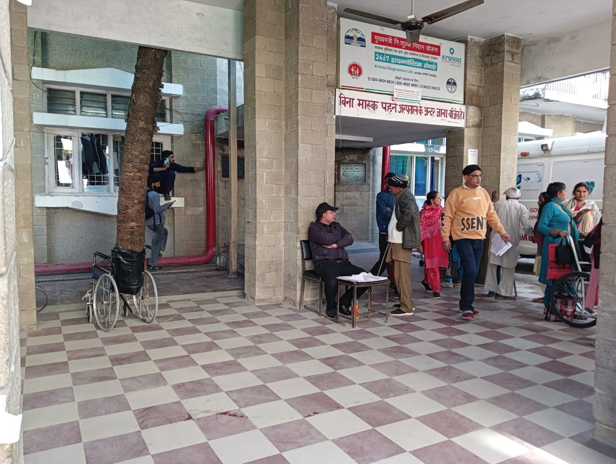 Attendants kept wandering for stretcher facility in GMC