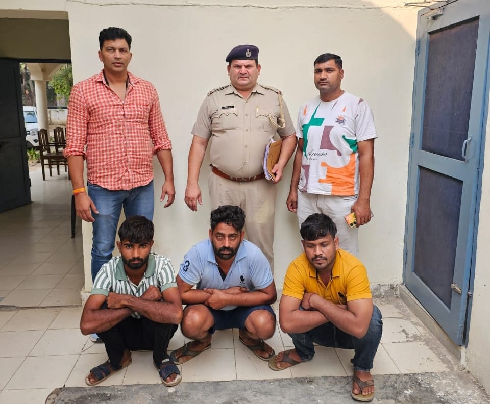 Five accused arrested for extorting Rs 7.10 lakh from a woman by luring her with huge earnings