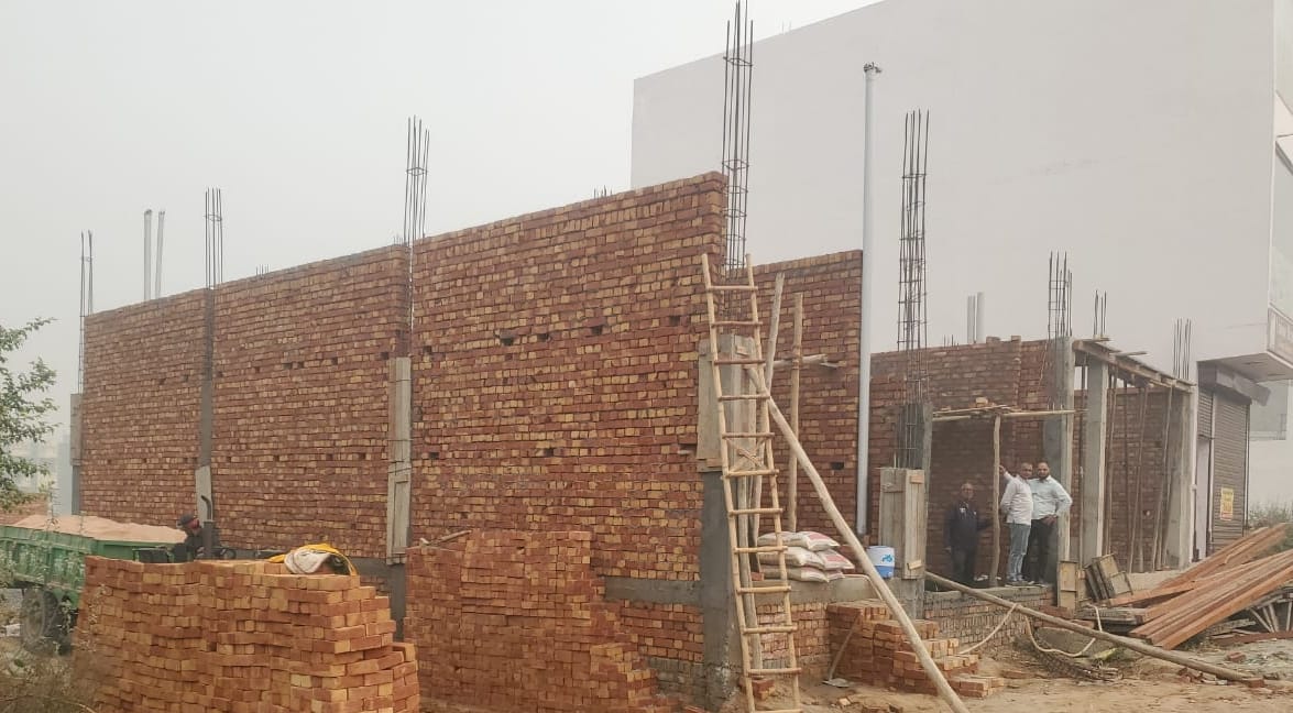 Grap-4: 14 construction works stopped, construction material found uncovered at 5 places, fine of Rs 5.20 lakh imposed