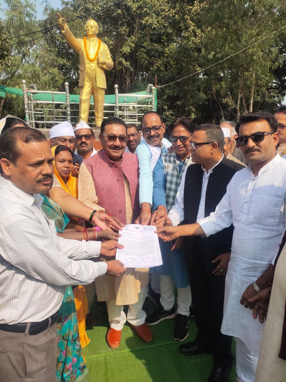 Umaria Congress protests over denial of voting in Vijaypur and Budhni and breaking of Ambedkar statue