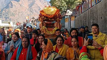 Chamoli News: नृसिंह मंदिर में स्थापित हुई आदि गुरु शंकराचार्य की गद्दी