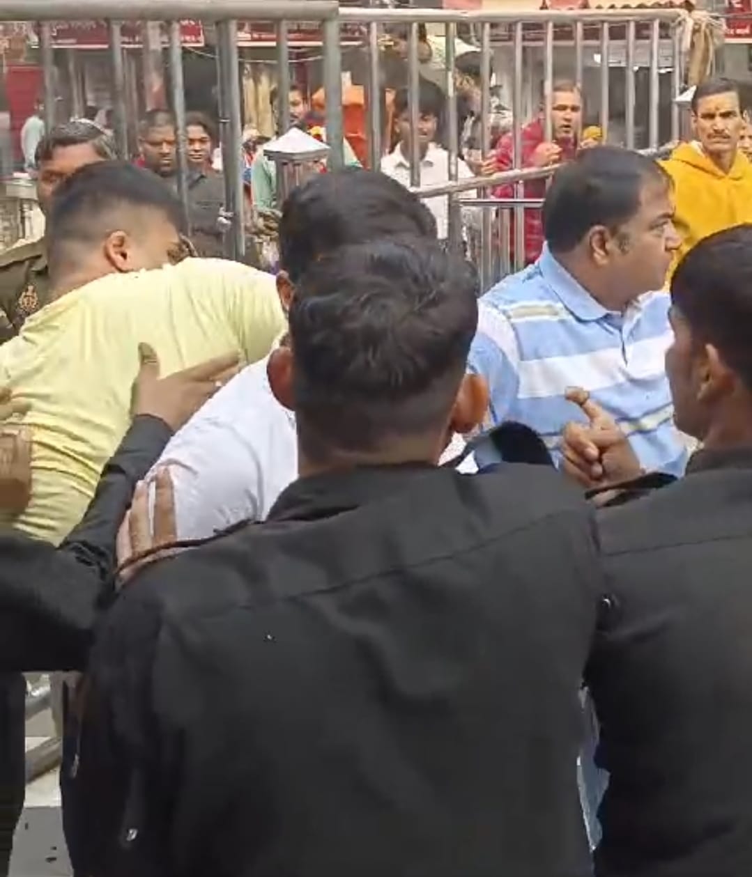 Devotees and security personnel clash in Banke Bihari temple, agreement
