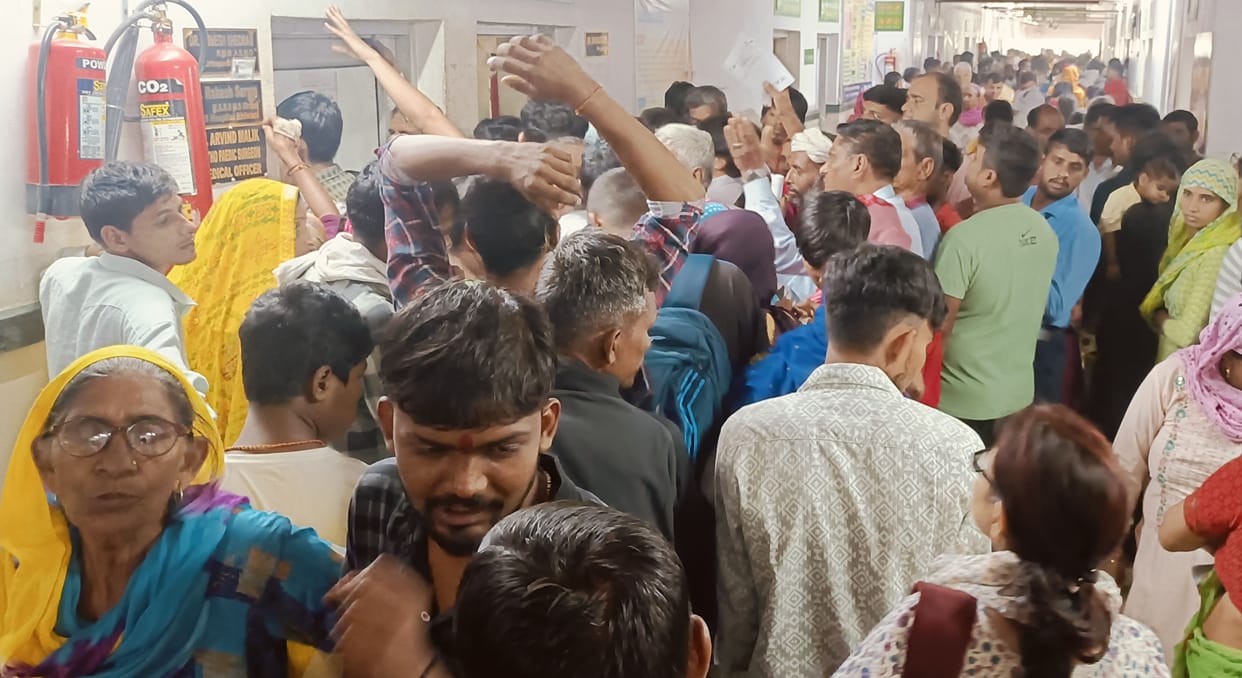 Pollution worsens people's health, crowd increases in OPD of hospital