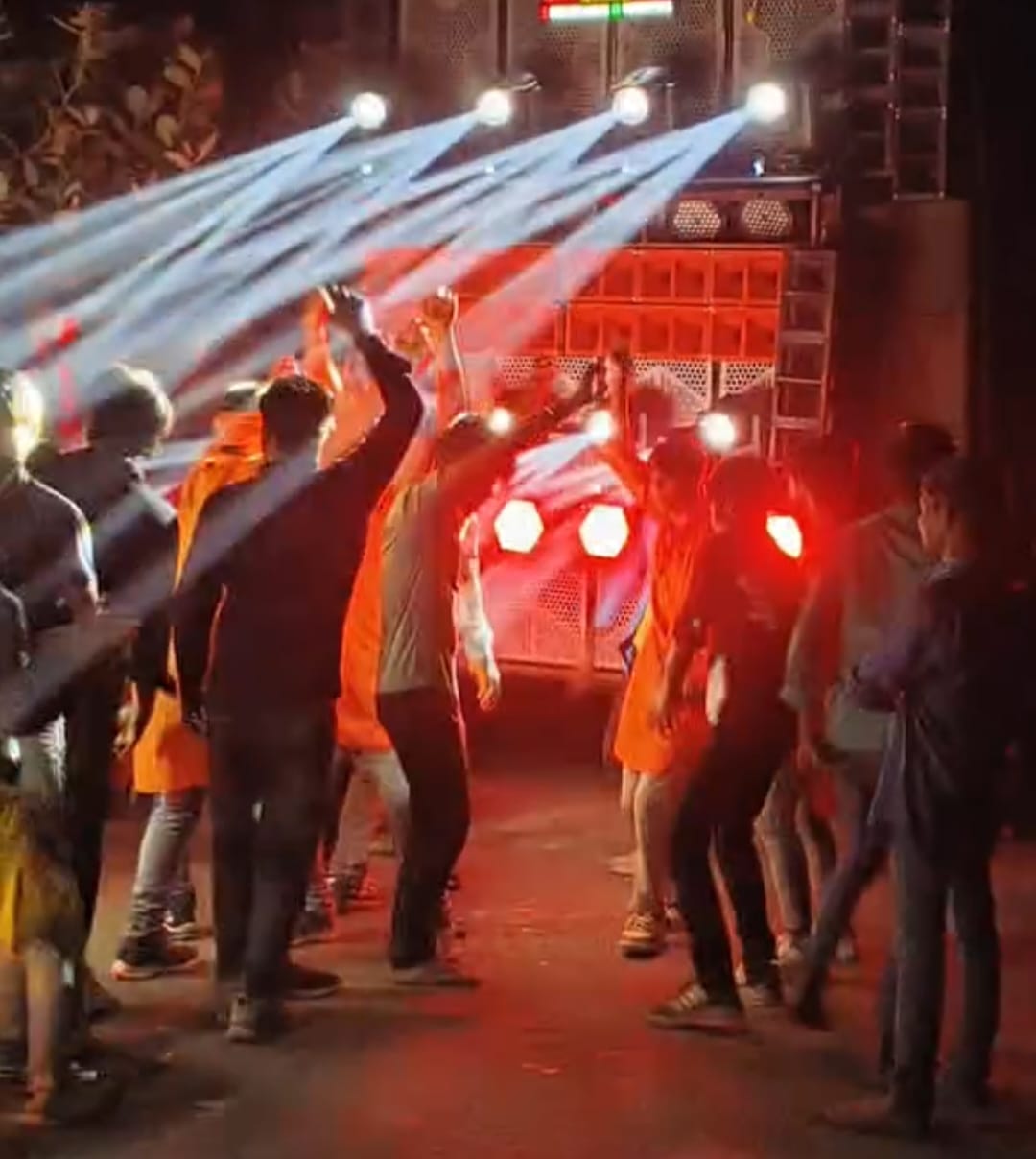 A fight broke out between two parties over a dispute over DJ at a Manglik program in Gorakhpur.