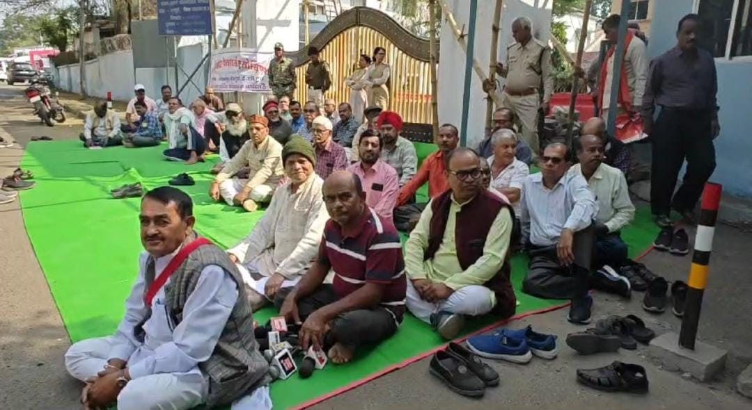 Retired employees of the colliery stopped getting medicines from the OPD of the Central Hospital