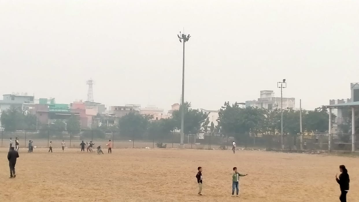 Winds blowing at a speed of 16 kilometers reduced smog and fog