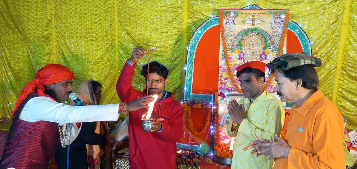 Devotees danced on the hymns of Khatu Shyam