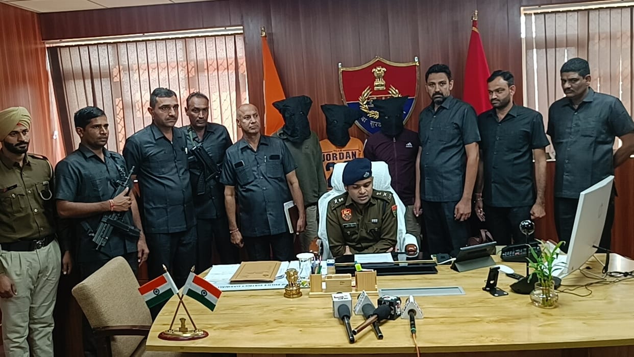 CIA staff Dabwali caught three accused of robbery, the money was not for fueling the car, food, drinks and drugs, so the bus operator was robbed.