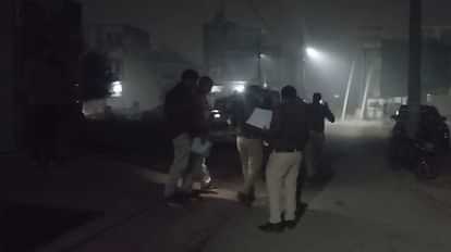 Police beaten in Agra: PRV constables attacked chased and beaten even their uniforms were torn