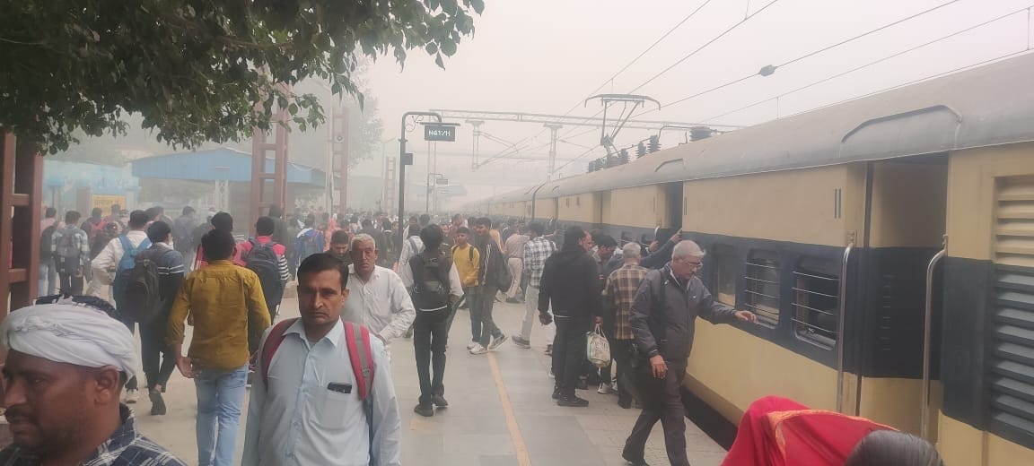 Pathankot and festival special cancelled, Amrapali Express delayed by 4.25 hours