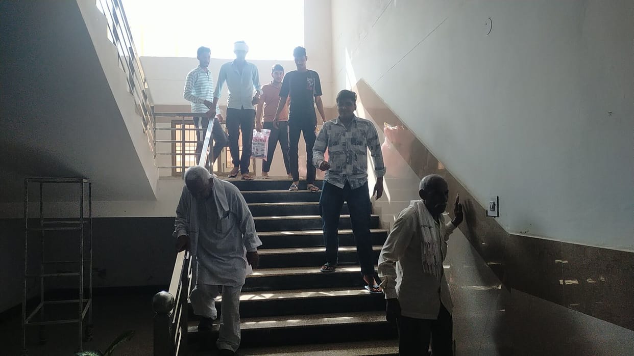 Lift broken in Sub Civil Hospital Kanina, elderly people are having trouble breathing