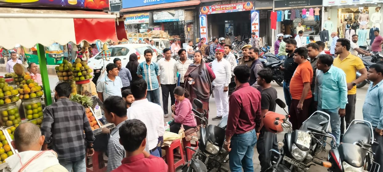 Municipality team came on the road... instructions to remove encroachment