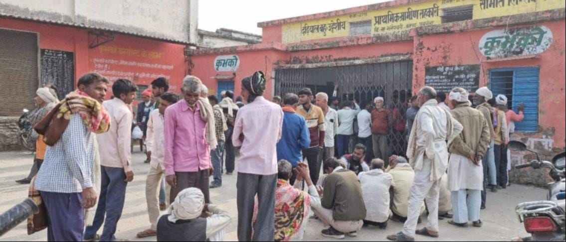 There is shortage of fertilizers... long queues at some committees and locks at others