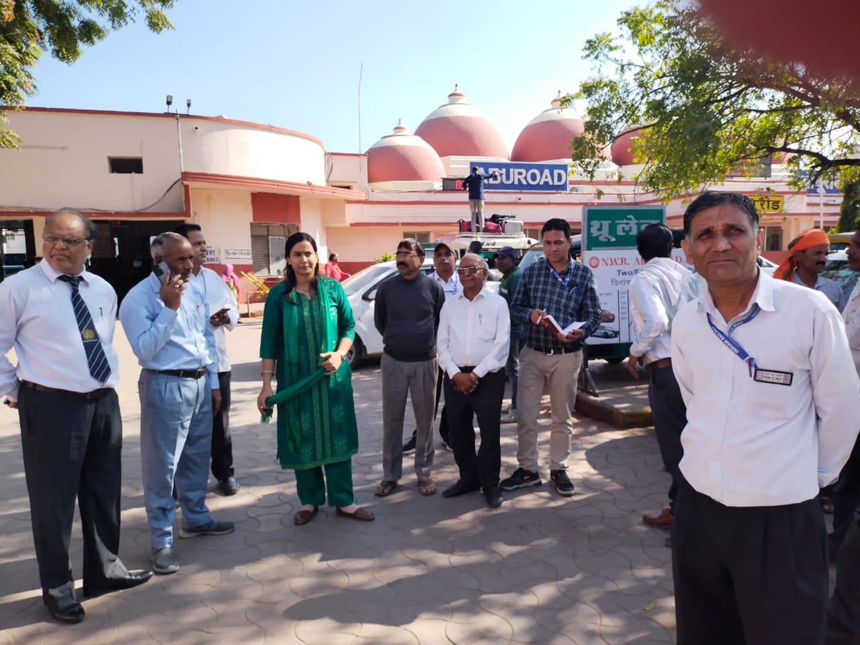 Sirohi Ajmer Divisional Railway Commercial Manager Monika Yadav visits AbuRoad inspects reviews arrangements