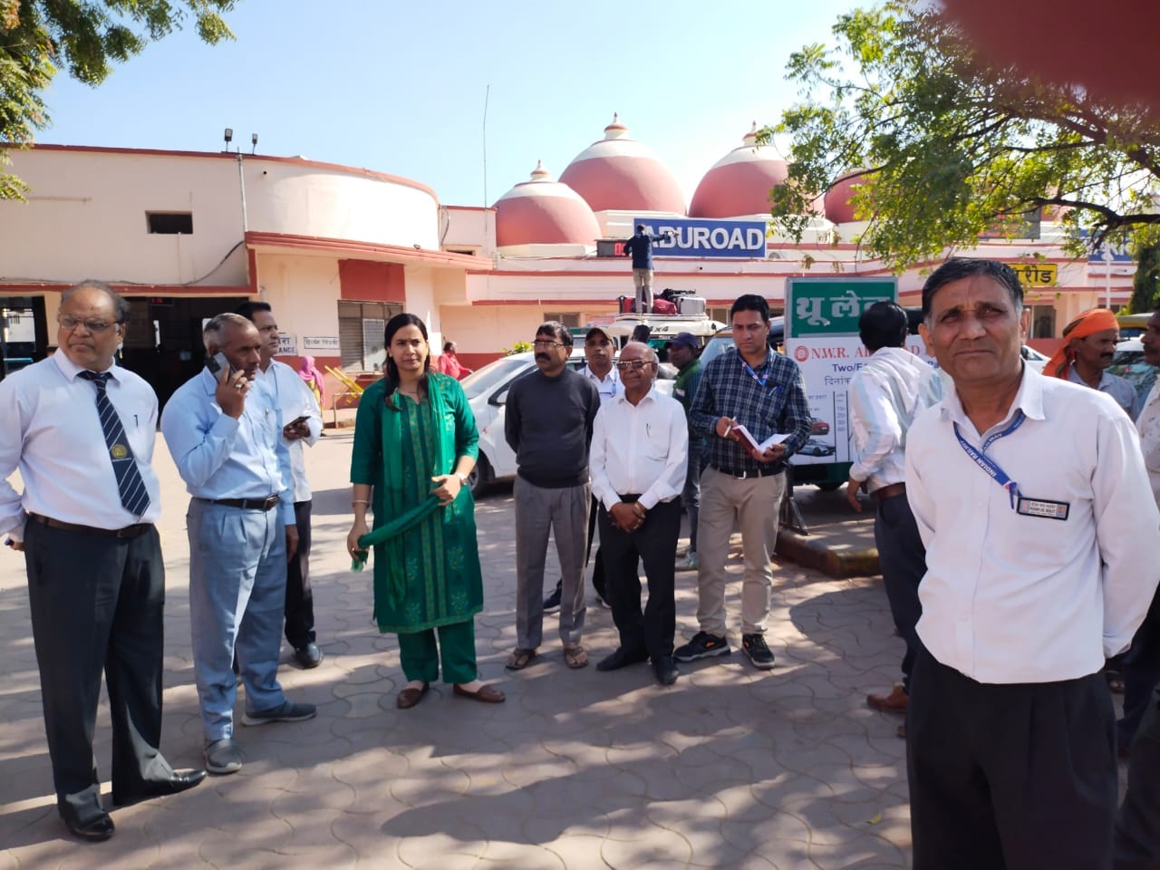 वाणिज्य प्रबंधक मोनिका यादव का दौरा