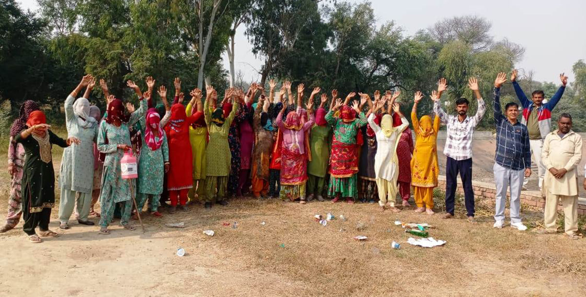 Women protested against non-availability of drinking water supply in Sadalpur