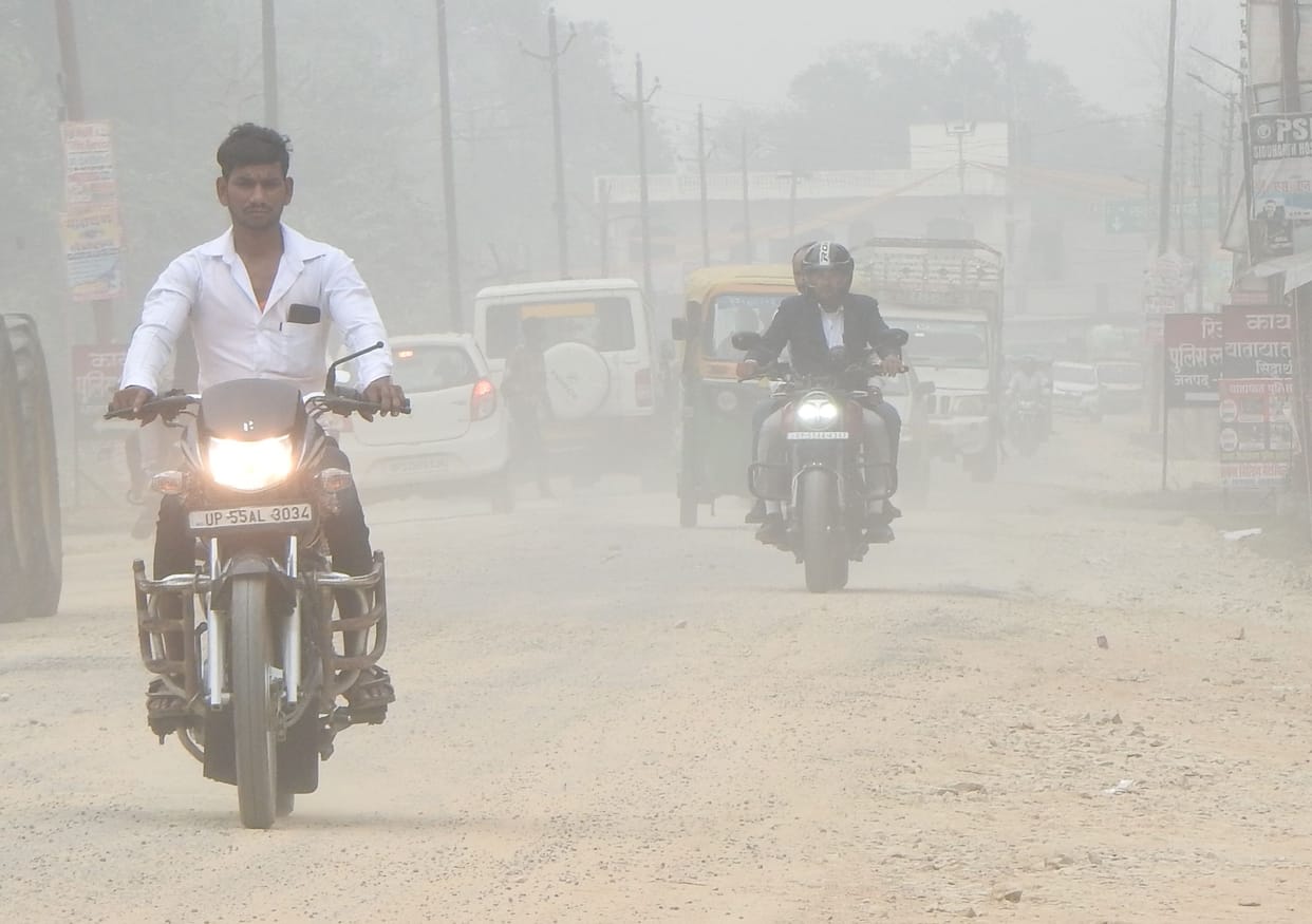 Dust and smoke amid fog, increased problems for respiratory patients