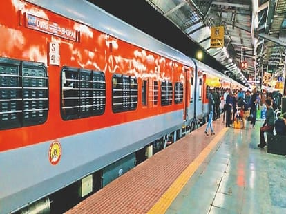 Lhb Rak Train Railway News :ऊंचाहार एक्सप्रेस में लगा एलएचबी रेक, आरामदायक हुआ सफर ...