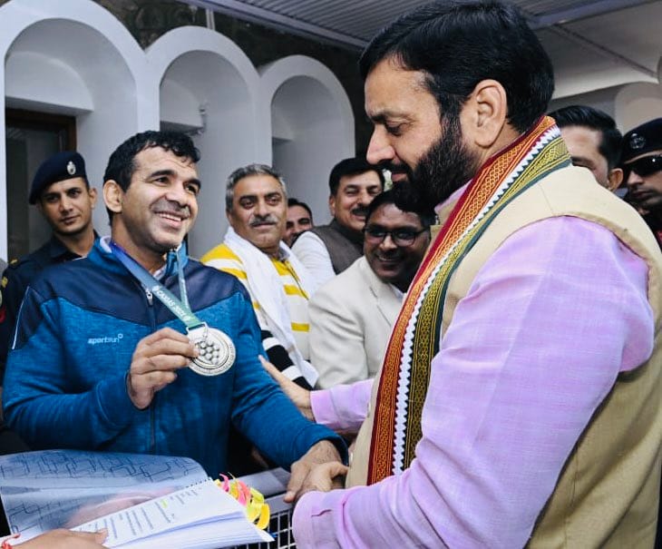 Dumb wrestler demands equal rights from CM Saini
