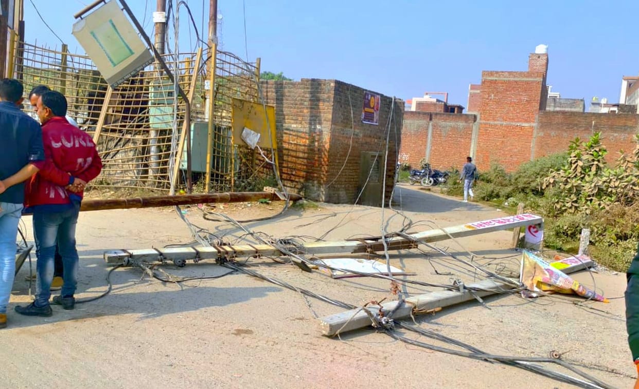 Seven poles broke due to collision with a truck, power supply of ten thousand consumers was disrupted