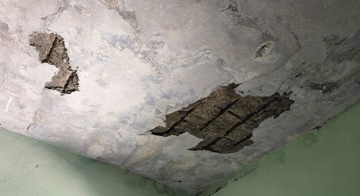 Cement of lentar is falling apart, water dripping inside during rain