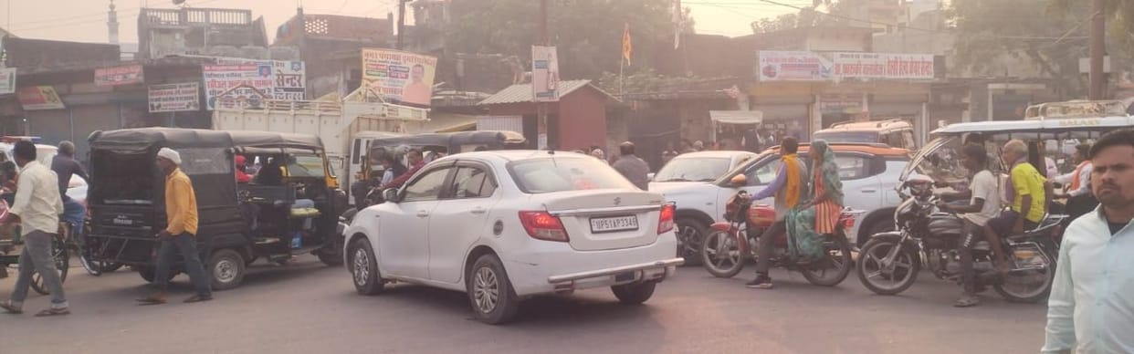 Jam caused by vehicles parked on the road