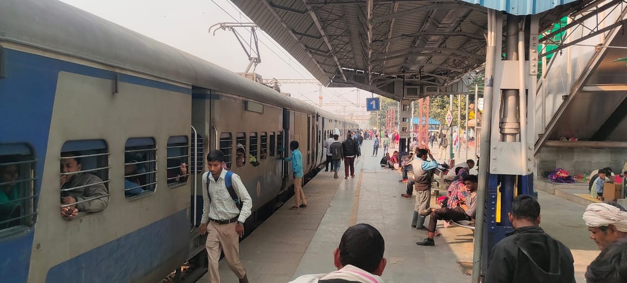 Pathankot Express canceled then Unchahar and festival special delayed by 4 hours