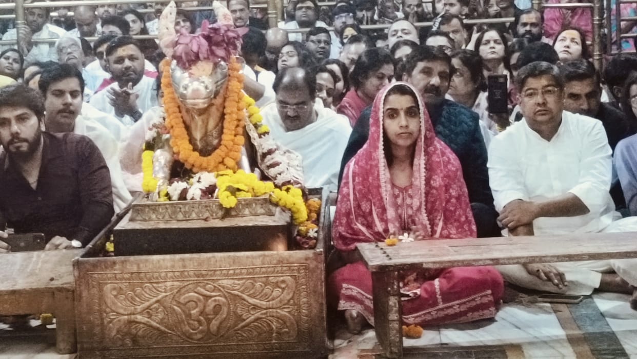 Himachal Pradesh Deputy Chief Minister Mukesh Agnihotri had darshan of Baba Mahakal in Bhasma Aarti.