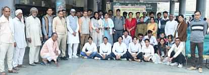 Government college students gave the message of de-addiction through street drama