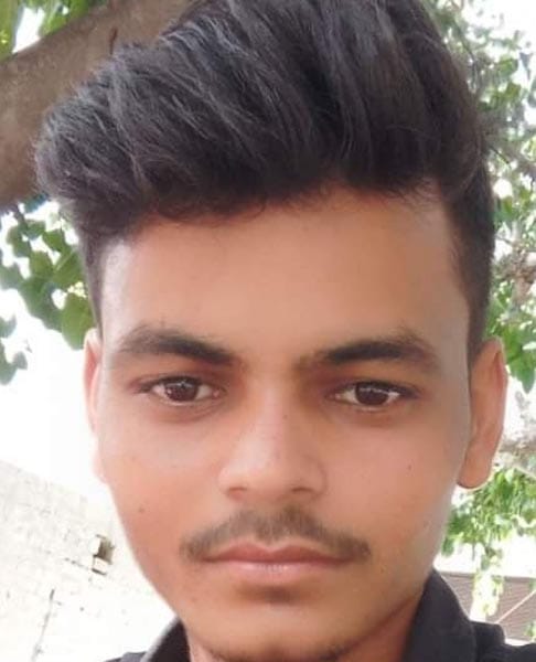 A young man died after being hit by a train in Ujhani